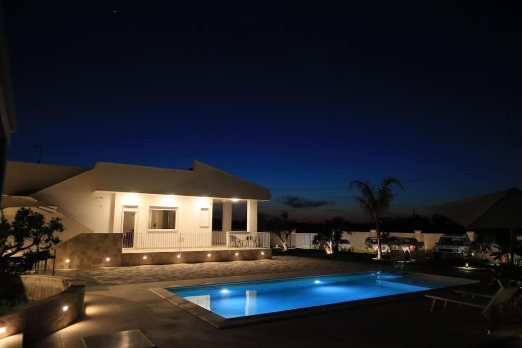 קונברסאנו Malia Holiday Villa מראה חיצוני תמונה